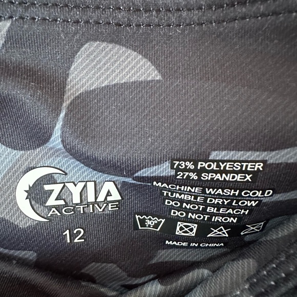 Zyia Grey Camo Cropped Leggings size 12 - Picture 5 of 6